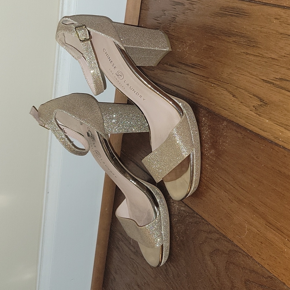 Chinese Laundry Gold block heeled sandals 7.5